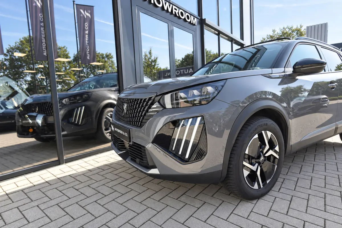 1.2 Hybrid 136 GT PANO KEYLESS 360