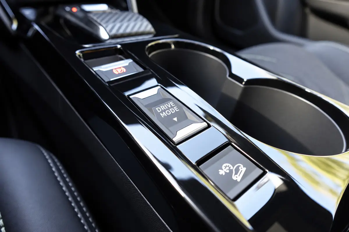 1.2 Hybrid 136 GT PANO KEYLESS 360