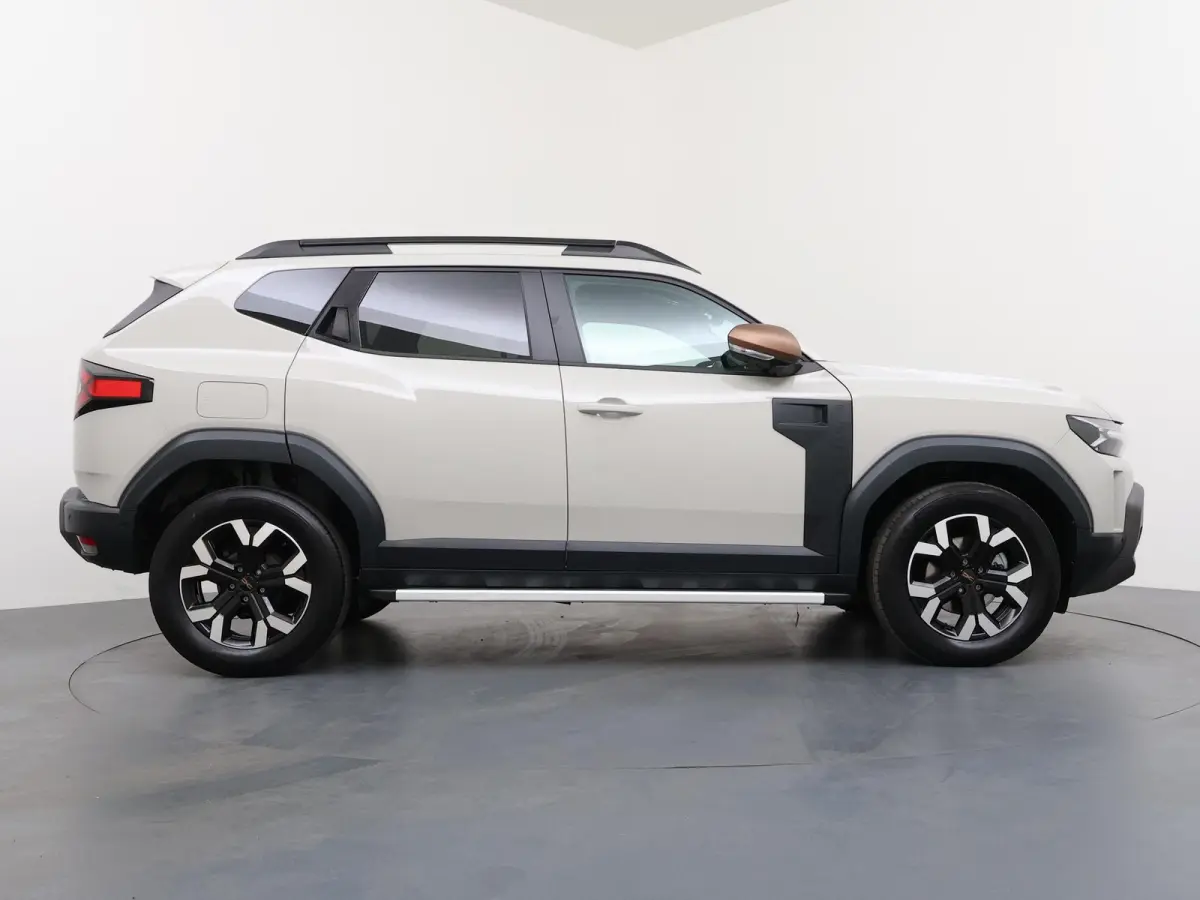 1.6 Hybrid 140 Extreme | Apple Carplay/Android Auto | 360 Camera | Sidesteps |