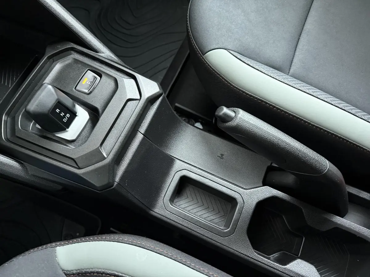 1.6 Hybrid 140 Extreme | Apple Carplay/Android Auto | 360 Camera | Sidesteps |