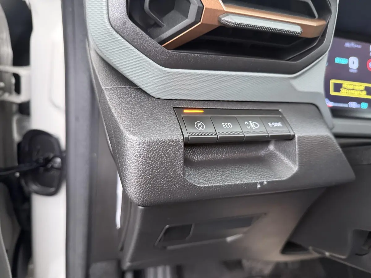 1.6 Hybrid 140 Extreme | Apple Carplay/Android Auto | 360 Camera | Sidesteps |