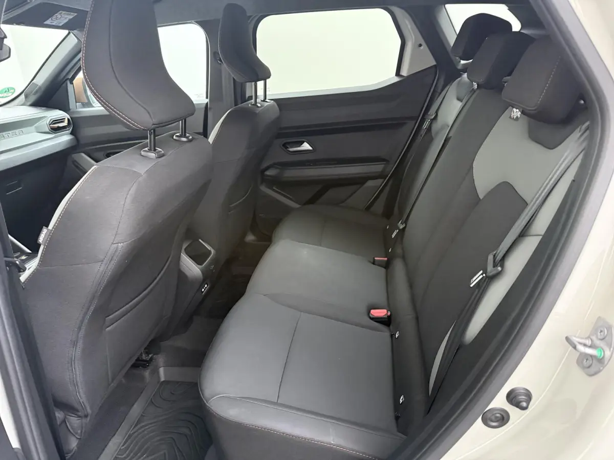 1.6 Hybrid 140 Extreme | Apple Carplay/Android Auto | 360 Camera | Sidesteps |