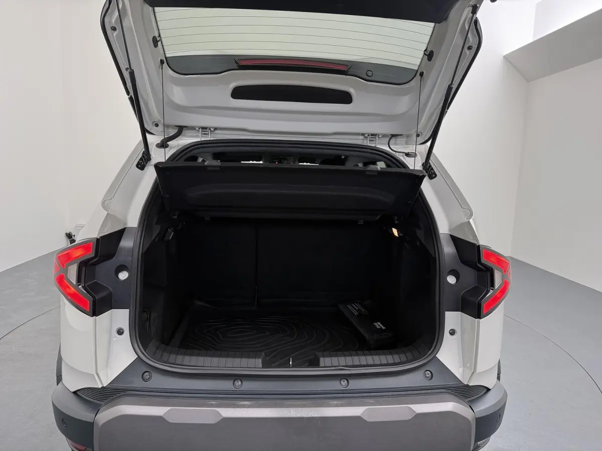1.6 Hybrid 140 Extreme | Apple Carplay/Android Auto | 360 Camera | Sidesteps |