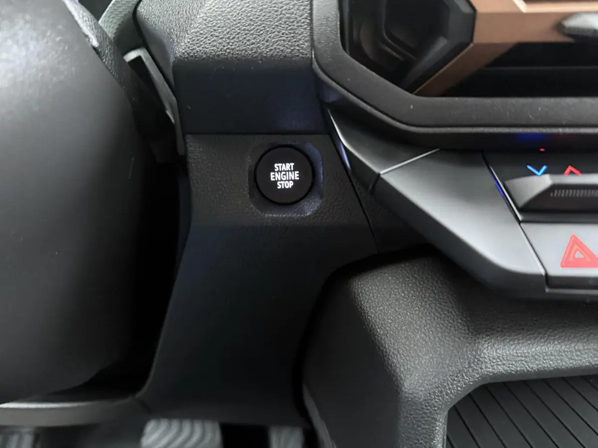 1.6 Hybrid 140 Extreme | Apple Carplay/Android Auto | 360 Camera | Sidesteps |