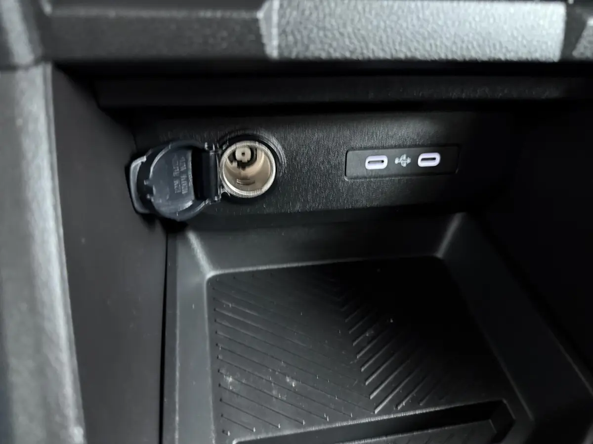 1.6 Hybrid 140 Extreme | Apple Carplay/Android Auto | 360 Camera | Sidesteps |
