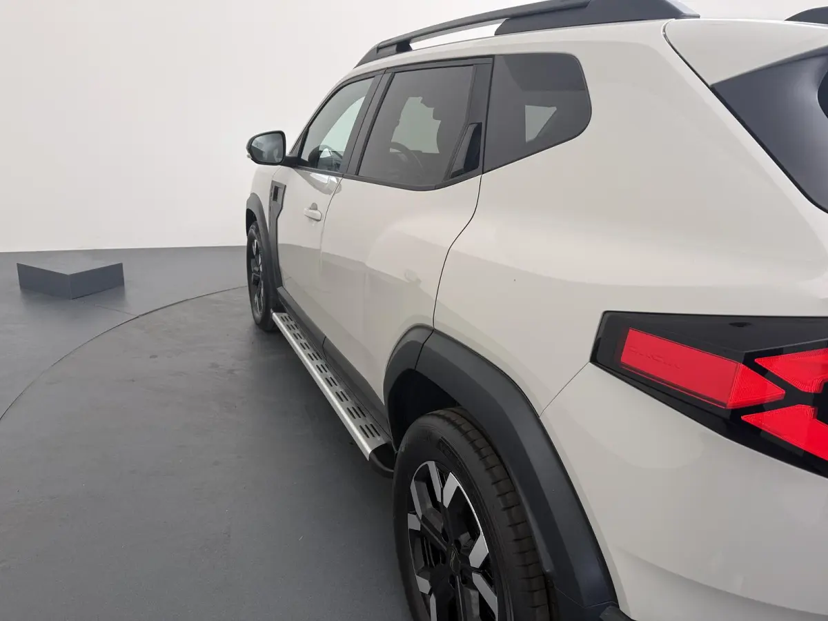 1.6 Hybrid 140 Extreme | Apple Carplay/Android Auto | 360 Camera | Sidesteps |