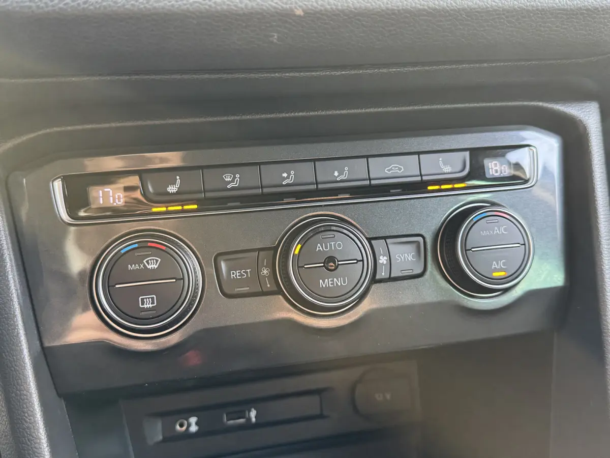 1.4 TSI 126PK COMFORTLINE BUSINESS CARPLAY/ACC/PDC/NAVIGATIE