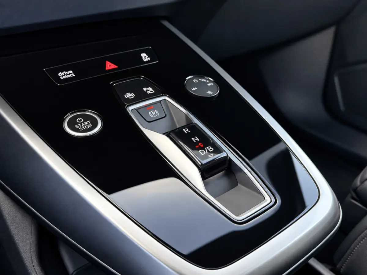 40 Advanced edition 77 kWh SOH 95,2% | Assistentie Pakket | Interieur-pakket | Keyless-pakket | 3 Fase | Leder | 1e Eigenaar | Dealeronderhouden |