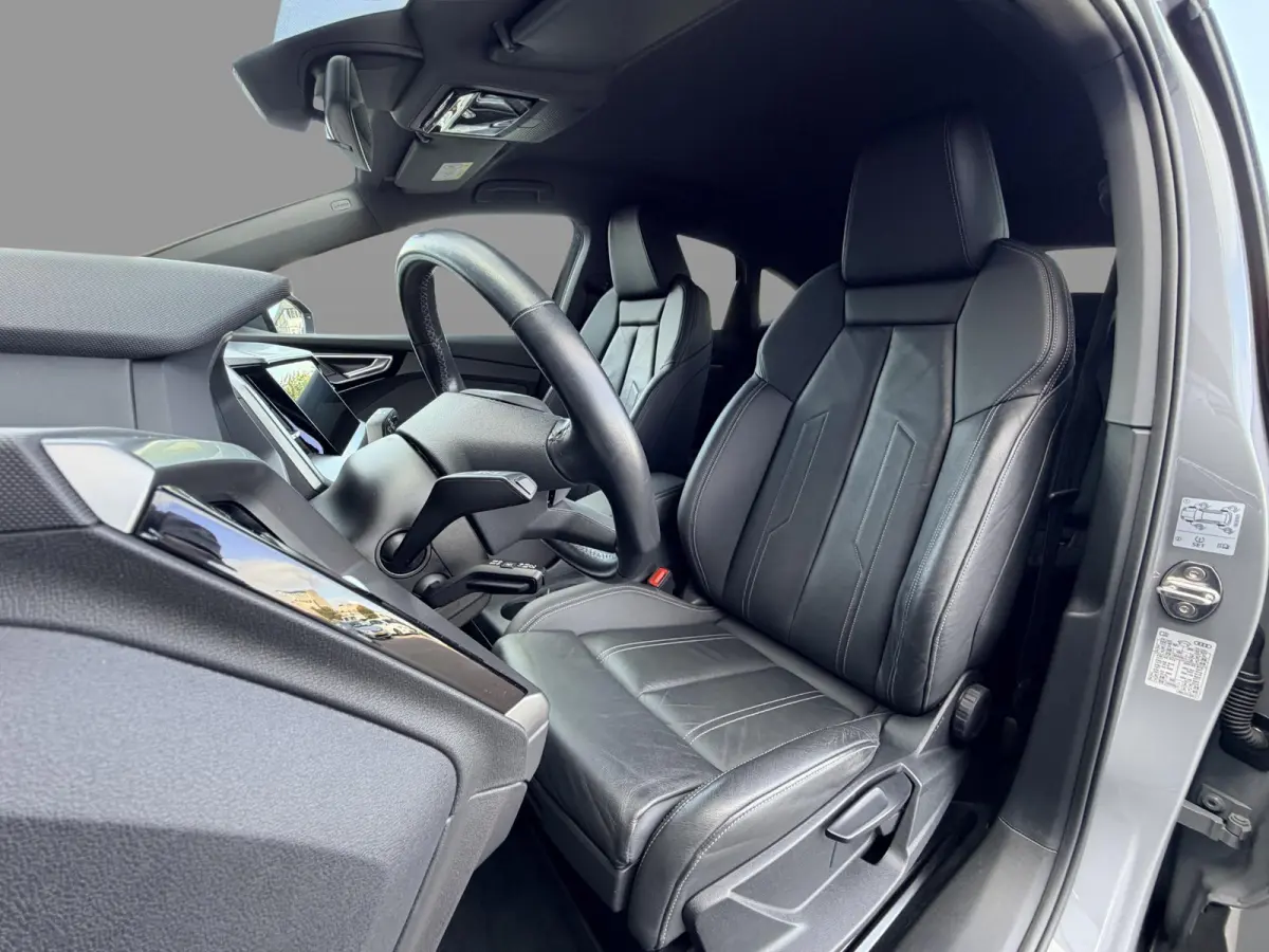 40 Advanced edition 77 kWh SOH 95,2% | Assistentie Pakket | Interieur-pakket | Keyless-pakket | 3 Fase | Leder | 1e Eigenaar | Dealeronderhouden |