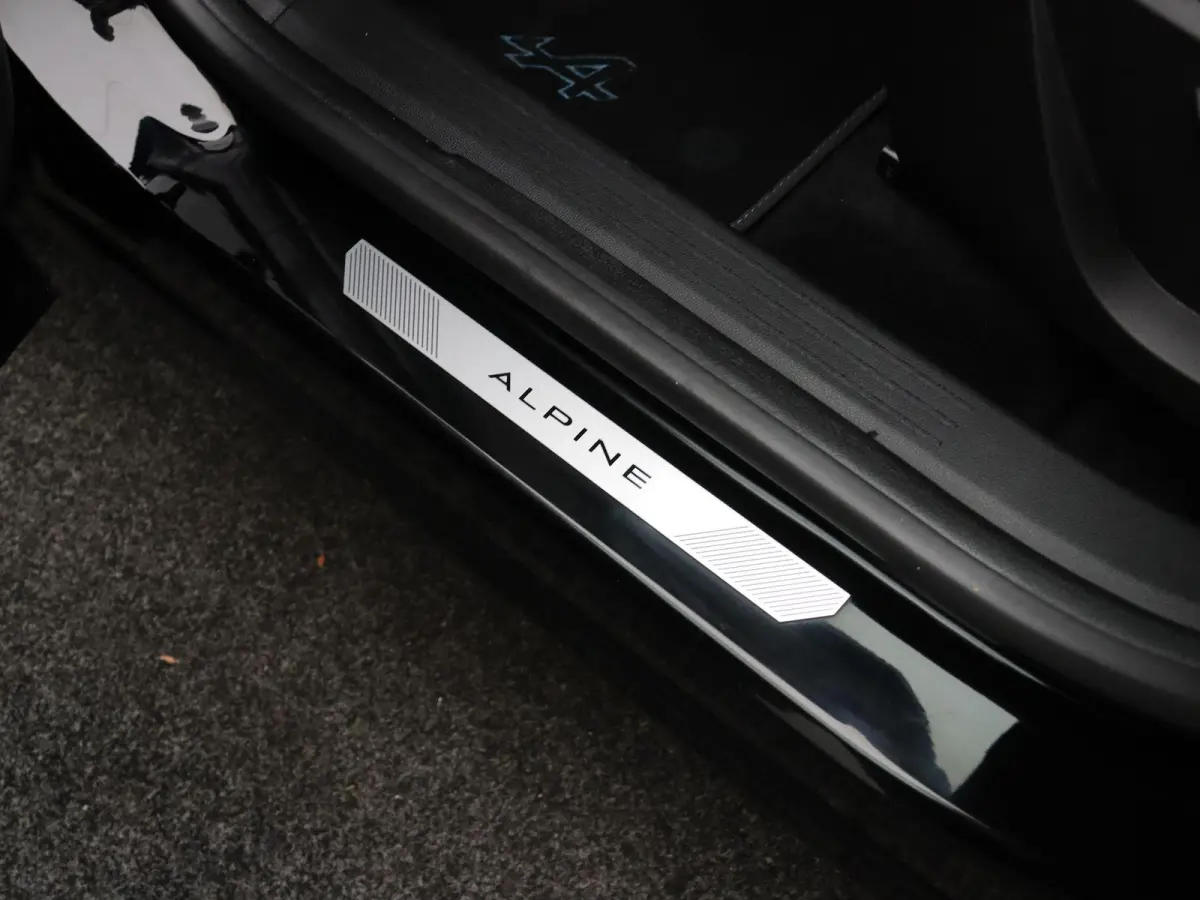 E-Tech full hybrid 145pk esprit Alpine | 19" LMV | Stuurverwarming | Adaptive cruise control | Apple carplay |