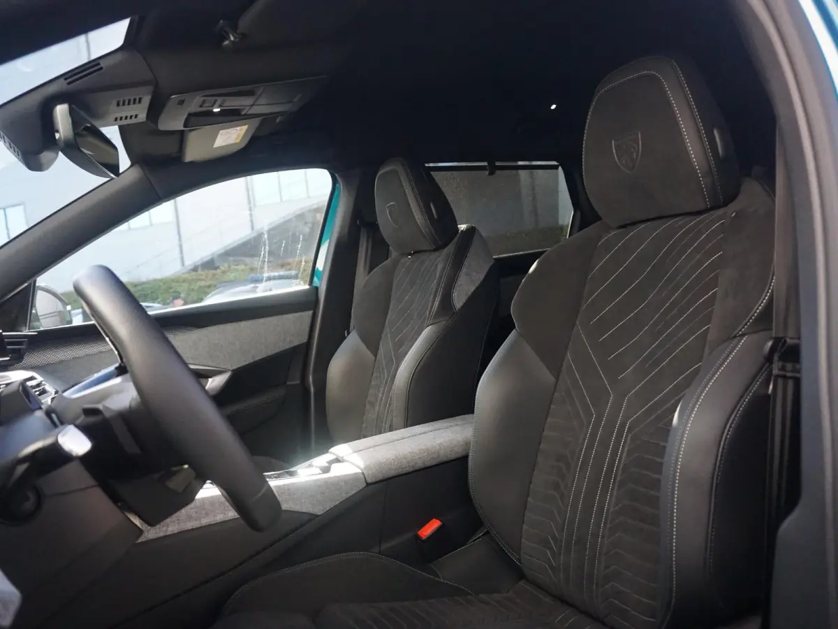 GT Avantage 73 kWh 7p Leder Alcantara