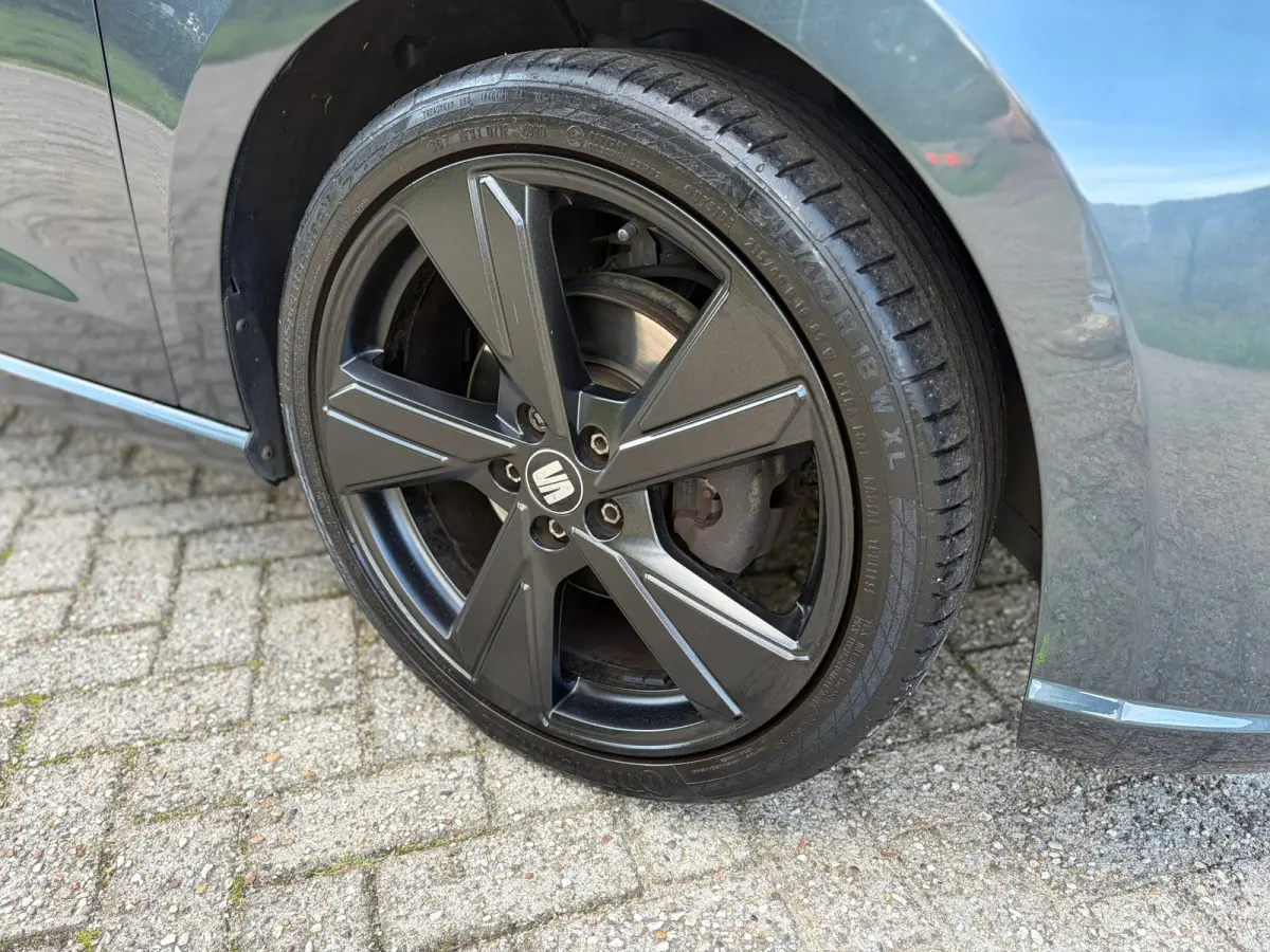 1.0 TSI FR DSG I PANO I CARPLAY I VIRTUAL DASH I ALCANTARA I CAMERA