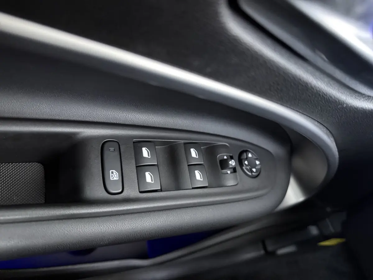 1.2 e-Hybrid Summit | Achteruitrijcamera | Airco (automatisch) | Apple Carplay/Android Auto|telefoonintegratie premium