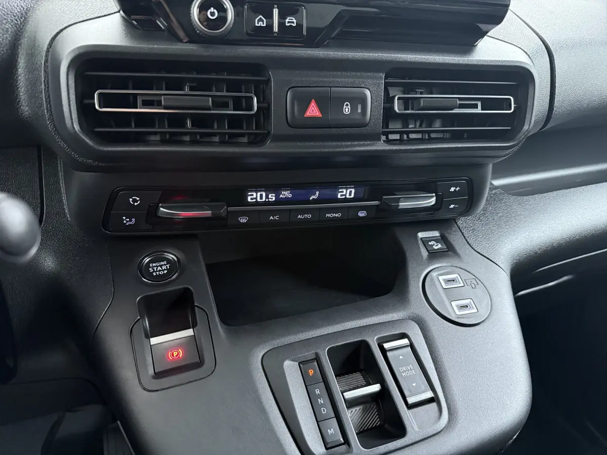 1.5 BlueHDi 130 EAT8 S&S L1 | Achteruitrijcamera | Airco (automatisch) | Apple Carplay/Android Auto|telefoonintegratie premium