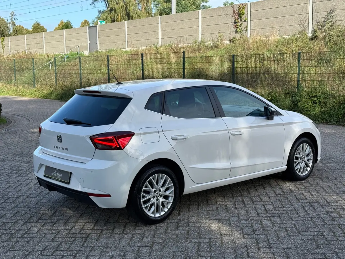 1.0 TSI Excellence CAMERA I PDC I CLIMA I STOELVERW I BLUETOOTH
