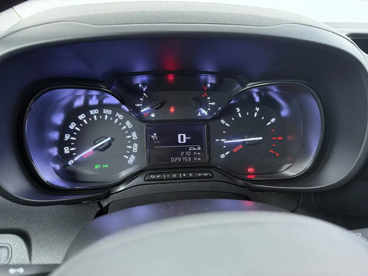 1.5 BlueHDI 100 L2 | Airco | Apple Carplay/Android Auto|telefoonintegratie premium | Centrale deurvergrendeling met afstandsbediening
