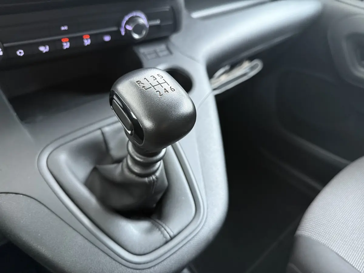1.5 BlueHDI 100 L2 | Airco | Apple Carplay/Android Auto|telefoonintegratie premium | Centrale deurvergrendeling met afstandsbediening