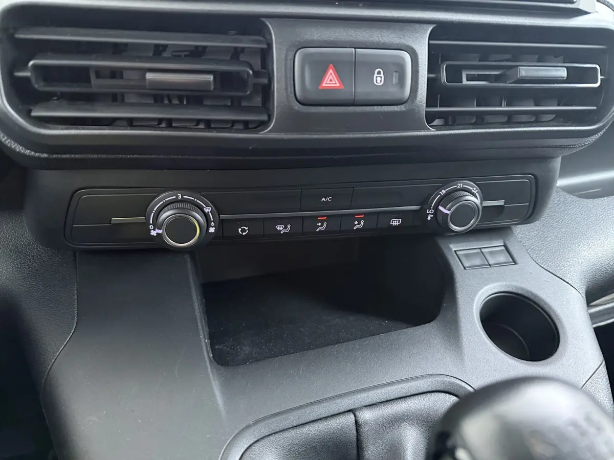 1.5 BlueHDI 100 L2 | Airco | Apple Carplay/Android Auto|telefoonintegratie premium | Centrale deurvergrendeling met afstandsbediening