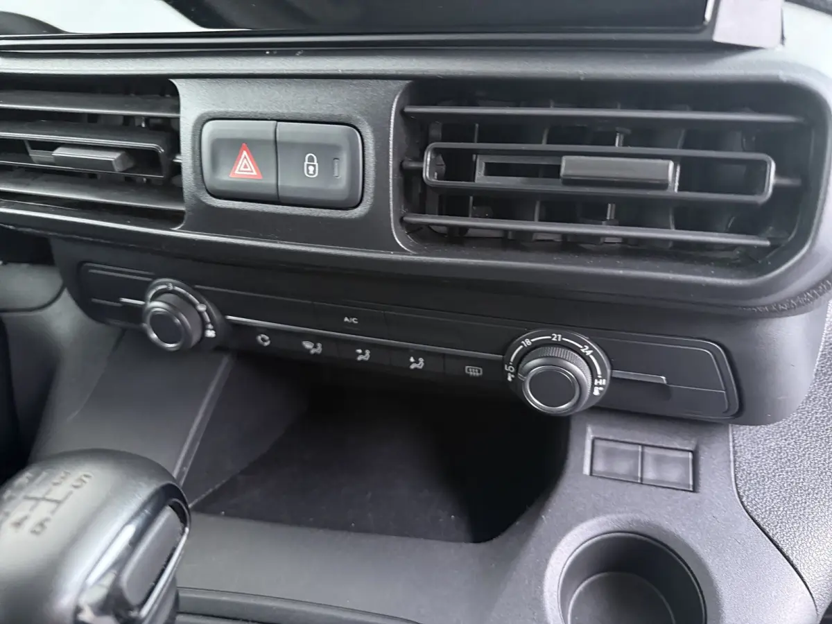 1.5 BlueHDI 100 L2 | Airco | Apple Carplay/Android Auto|telefoonintegratie premium | Centrale deurvergrendeling met afstandsbediening
