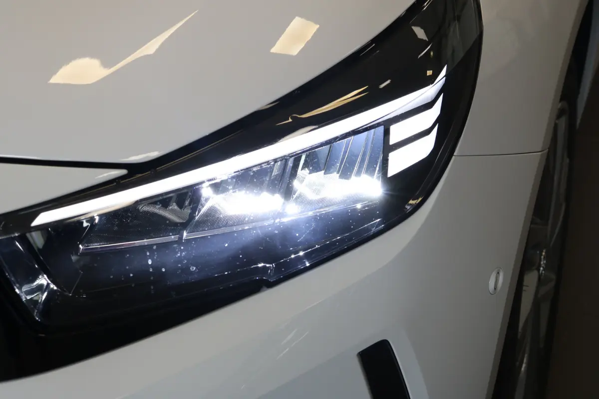 Business Edition | 16" Lichtmetalen velgen | Achteruitrijcamera | Dode hoek waarschuwing