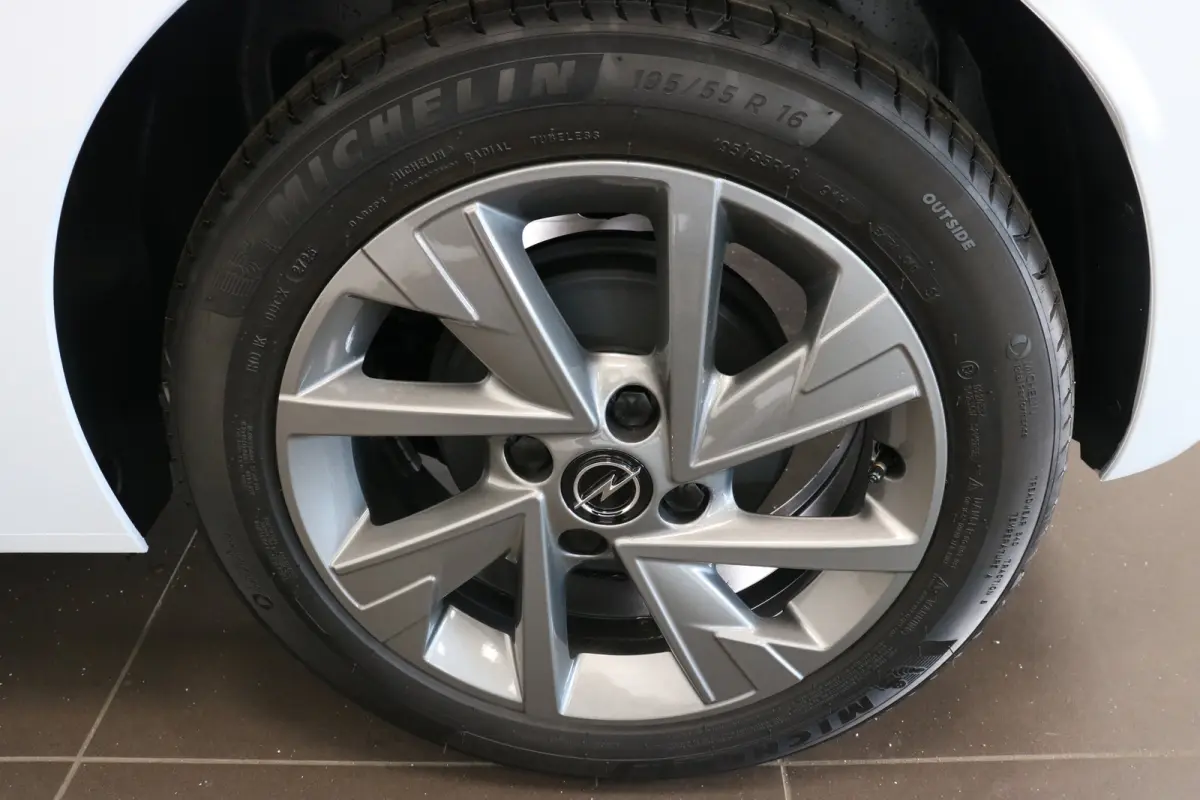 Business Edition | 16" Lichtmetalen velgen | Achteruitrijcamera | Dode hoek waarschuwing