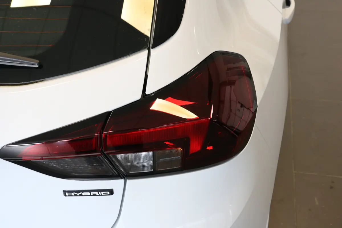 Business Edition | 16" Lichtmetalen velgen | Achteruitrijcamera | Dode hoek waarschuwing