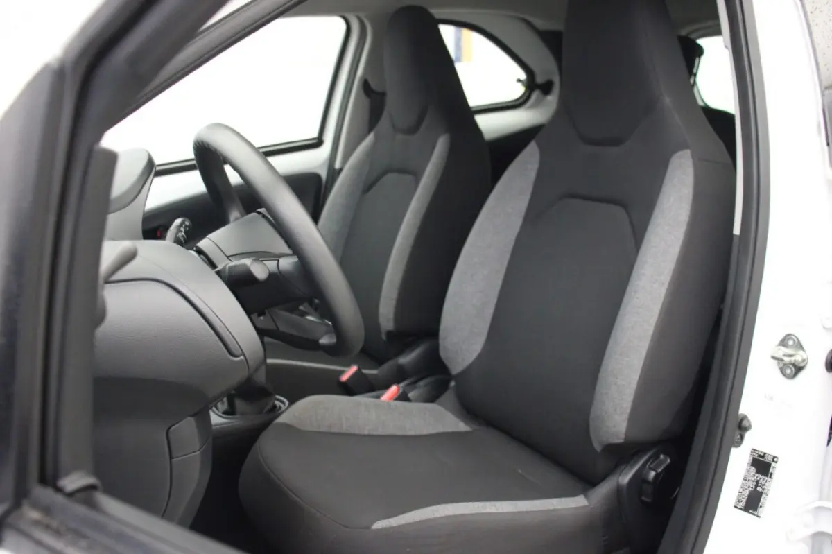1.0 VVT-i MT - Carplay, Adaptive Cruise, Airco