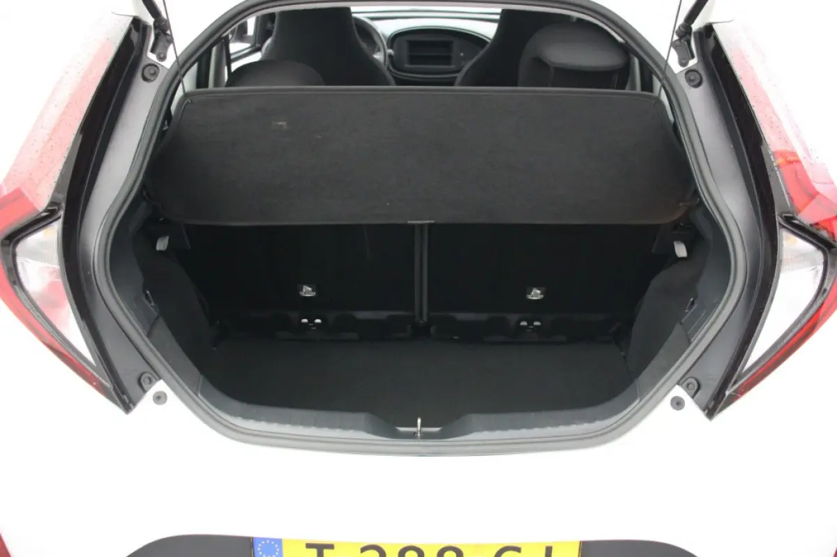1.0 VVT-i MT - Carplay, Adaptive Cruise, Airco