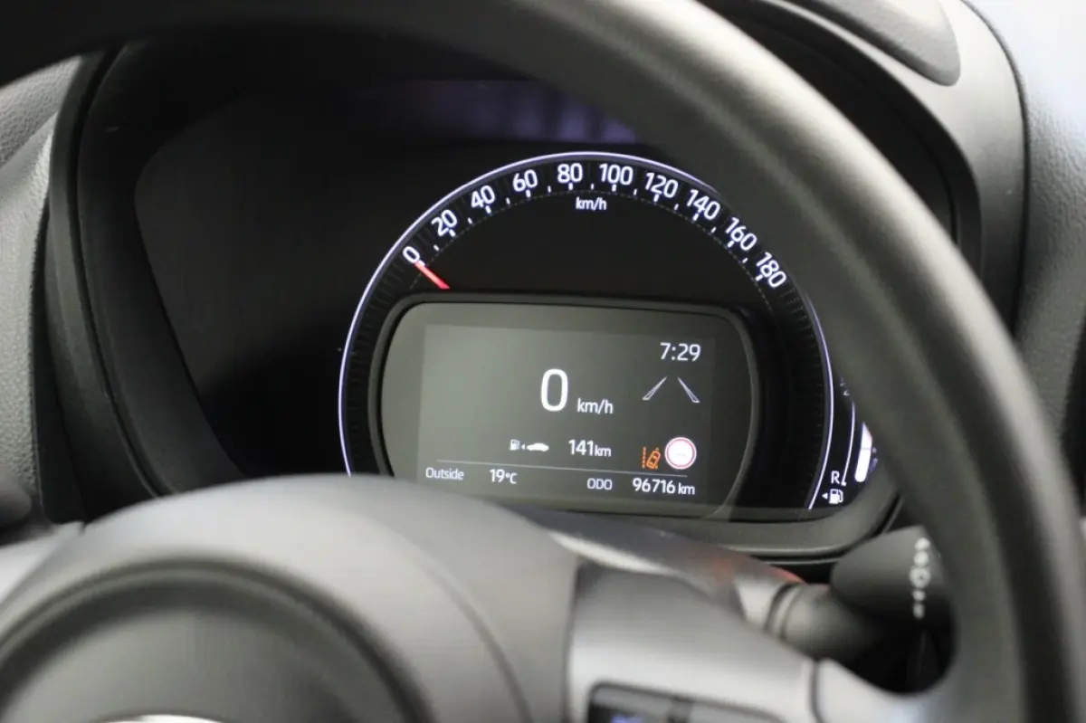 1.0 VVT-i MT - Carplay, Adaptive Cruise, Airco
