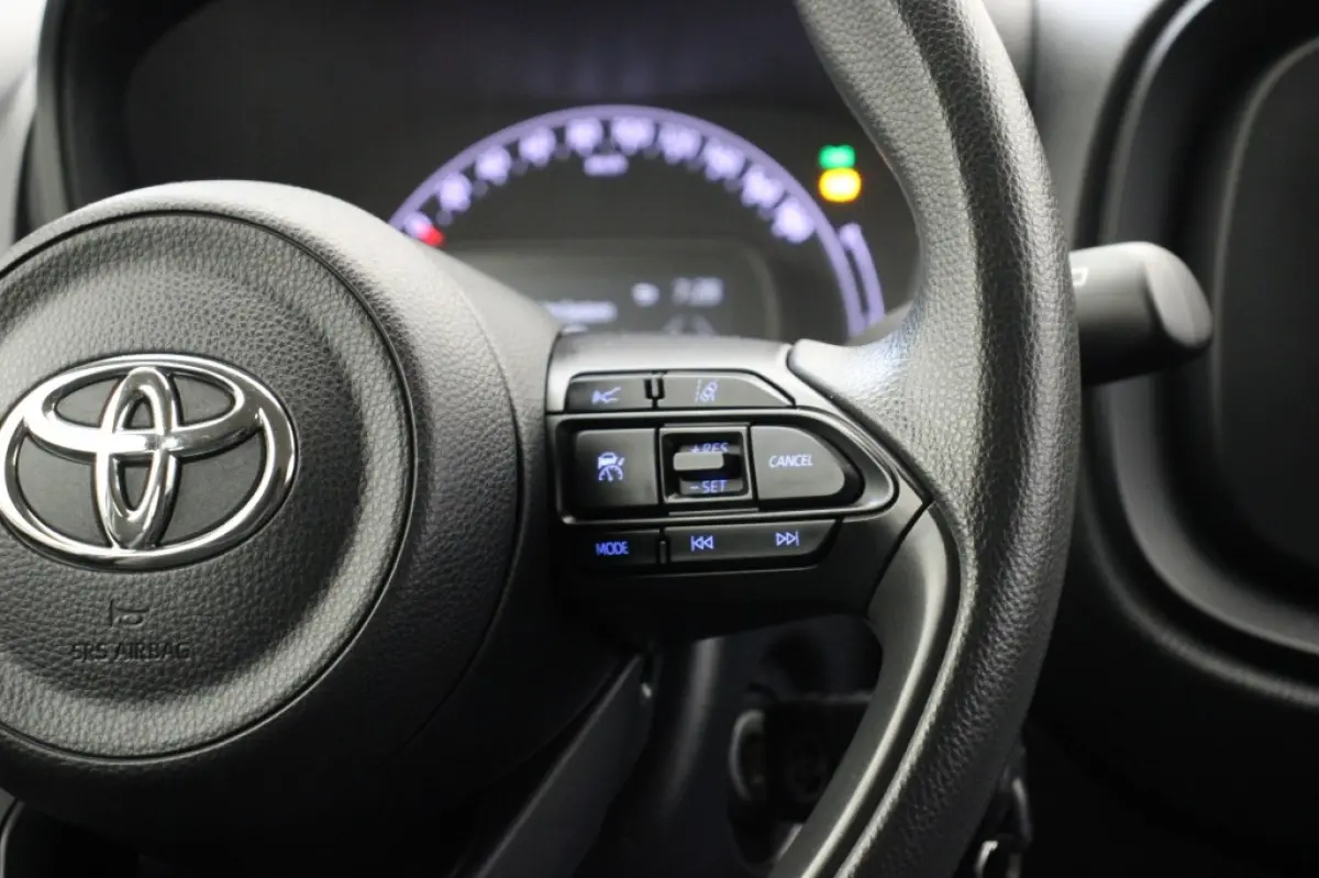 1.0 VVT-i MT - Carplay, Adaptive Cruise, Airco
