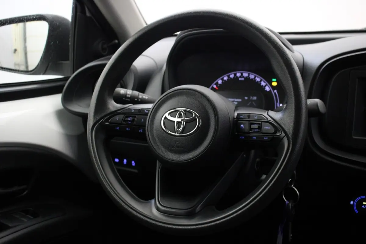 1.0 VVT-i MT - Carplay, Adaptive Cruise, Airco