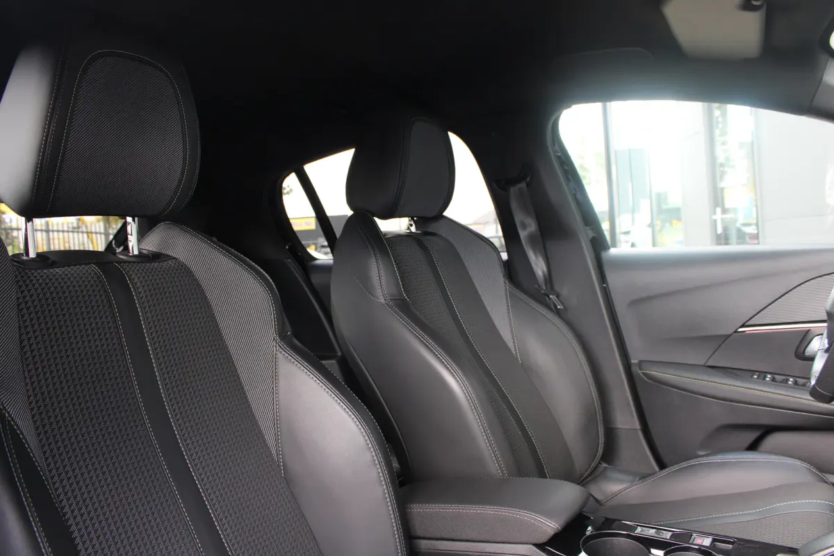 EV GT 350 50 kWh | Fase 3 laden | Navigatie | Camera | Full LED | NL auto | Apple carplay | 78.000km |