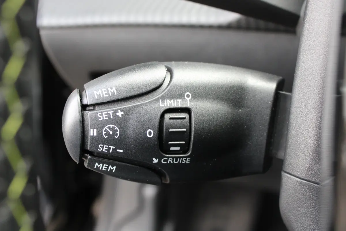 EV GT 350 50 kWh | Fase 3 laden | Navigatie | Camera | Full LED | NL auto | Apple carplay | 78.000km |