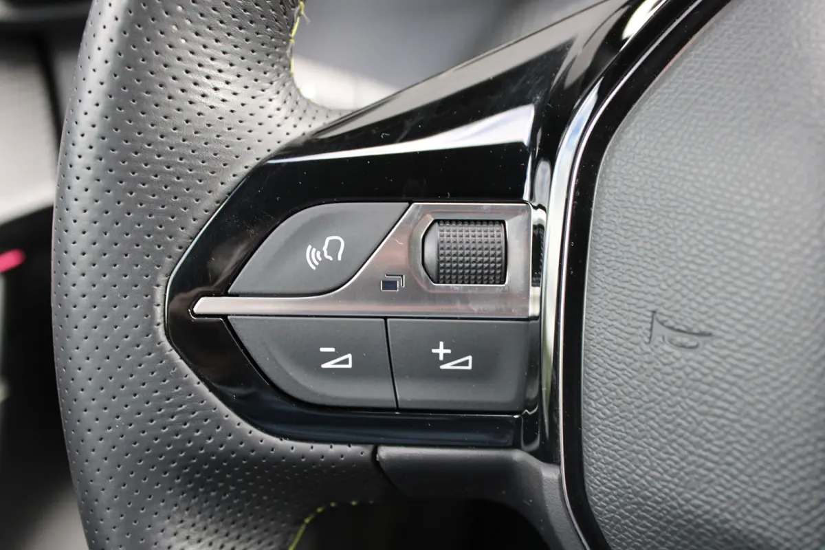 EV GT 350 50 kWh | Fase 3 laden | Navigatie | Camera | Full LED | NL auto | Apple carplay | 78.000km |
