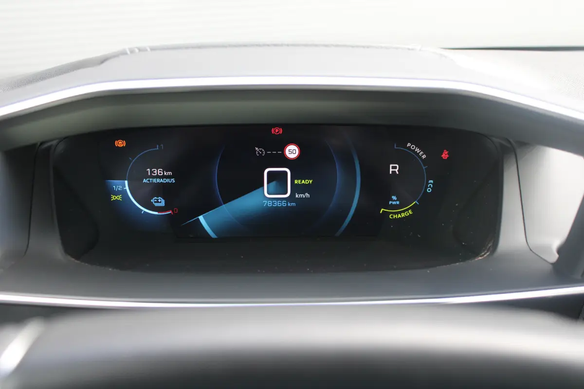 EV GT 350 50 kWh | Fase 3 laden | Navigatie | Camera | Full LED | NL auto | Apple carplay | 78.000km |