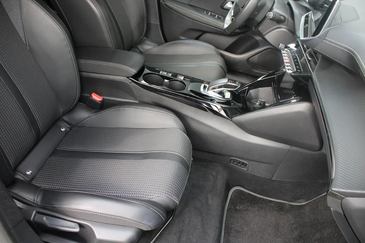 EV GT 350 50 kWh | Fase 3 laden | Navigatie | Camera | Full LED | NL auto | Apple carplay | 78.000km |