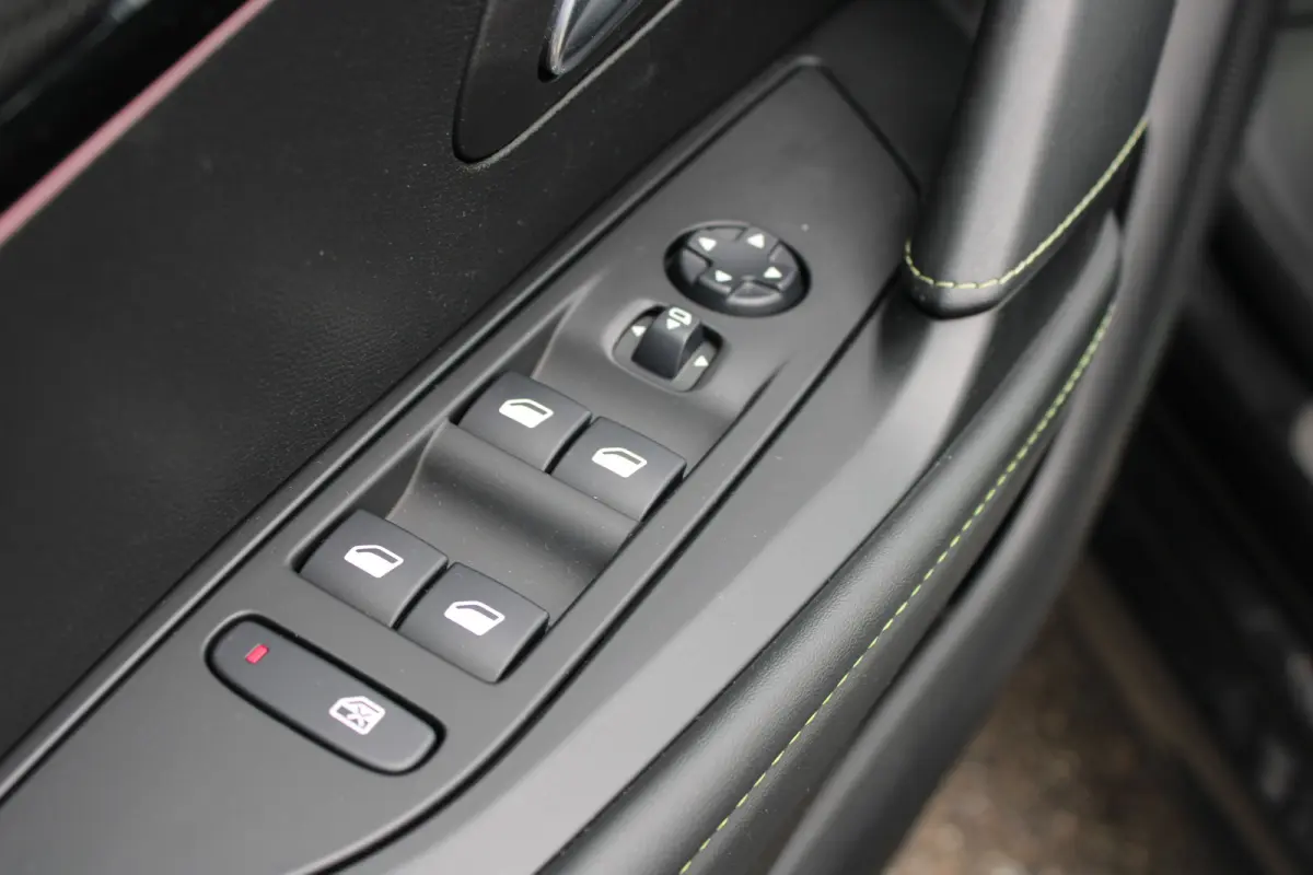 EV GT 350 50 kWh | Fase 3 laden | Navigatie | Camera | Full LED | NL auto | Apple carplay | 78.000km |