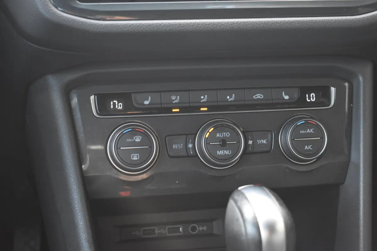 2.0 TSI 4Motion R-LINE PANO LED NAVI