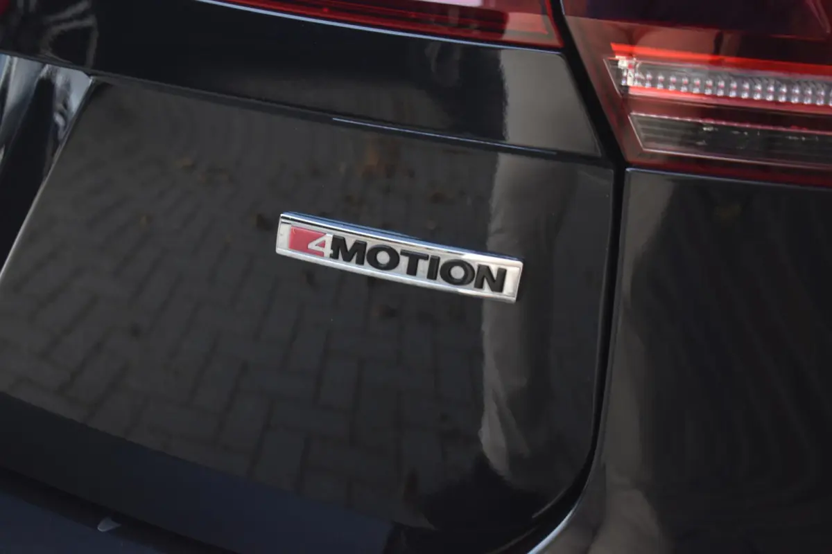 2.0 TSI 4Motion R-LINE PANO LED NAVI