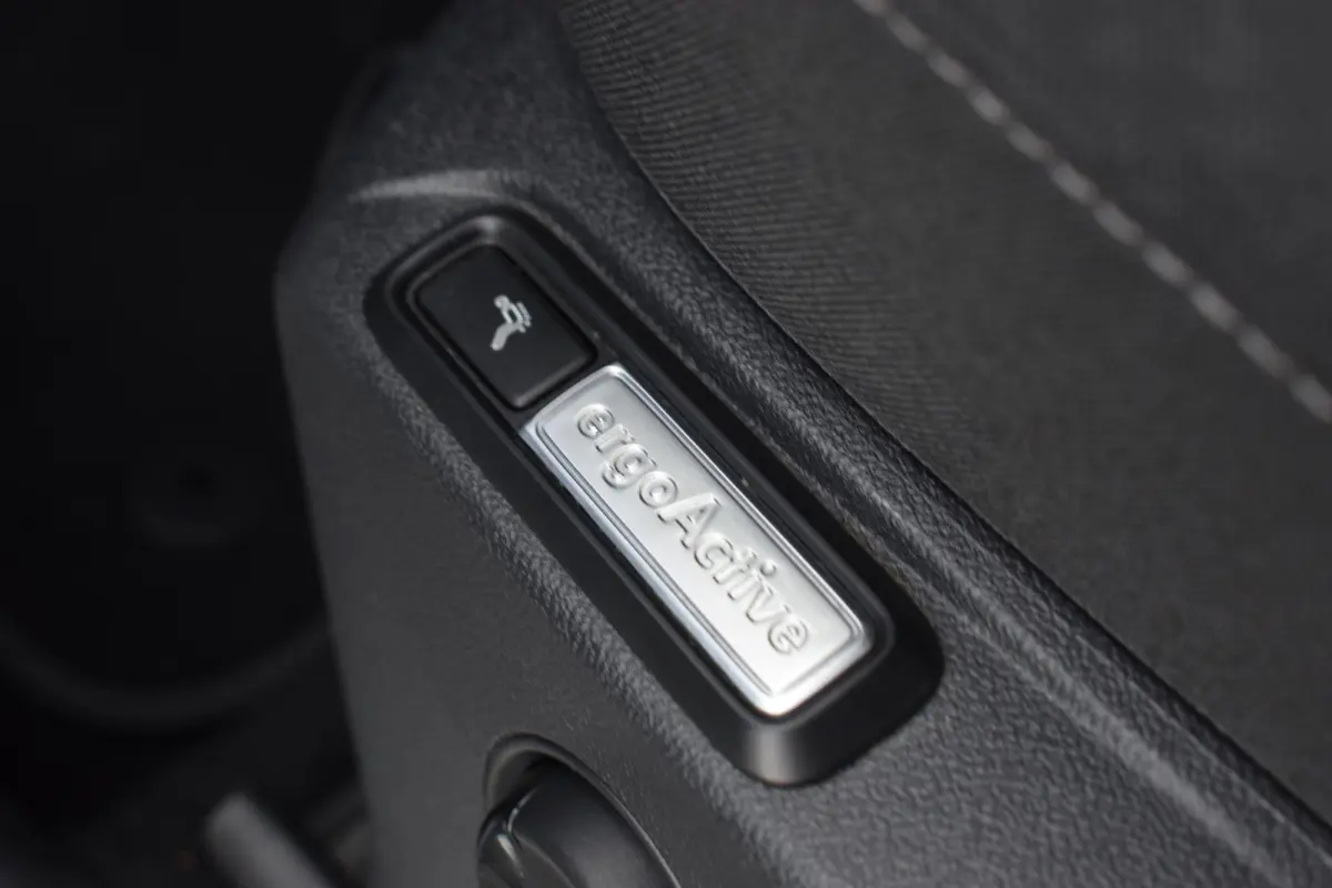 2.0 TSI 4Motion R-LINE PANO LED NAVI