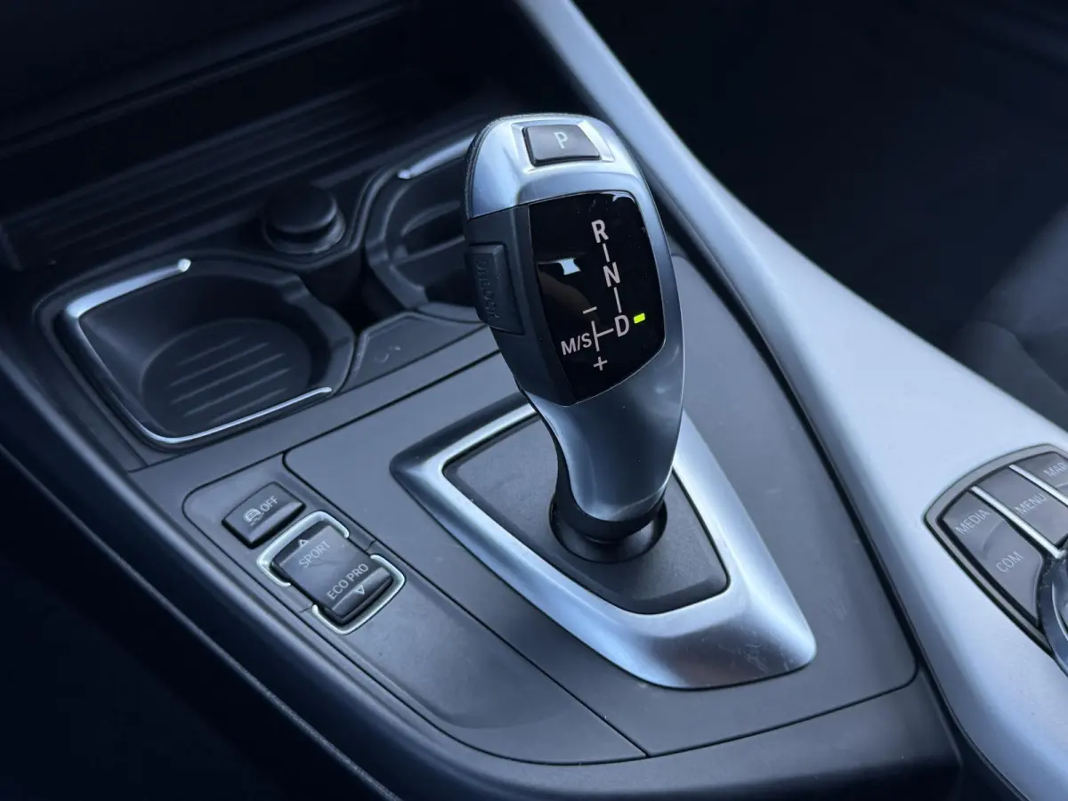 118i Executive Edition | Parkeer pakket | Cruise Control | Dealeronderhouden | 1e Eigenaar | NL Auto | Apple & Android | Camera | Automaat |
