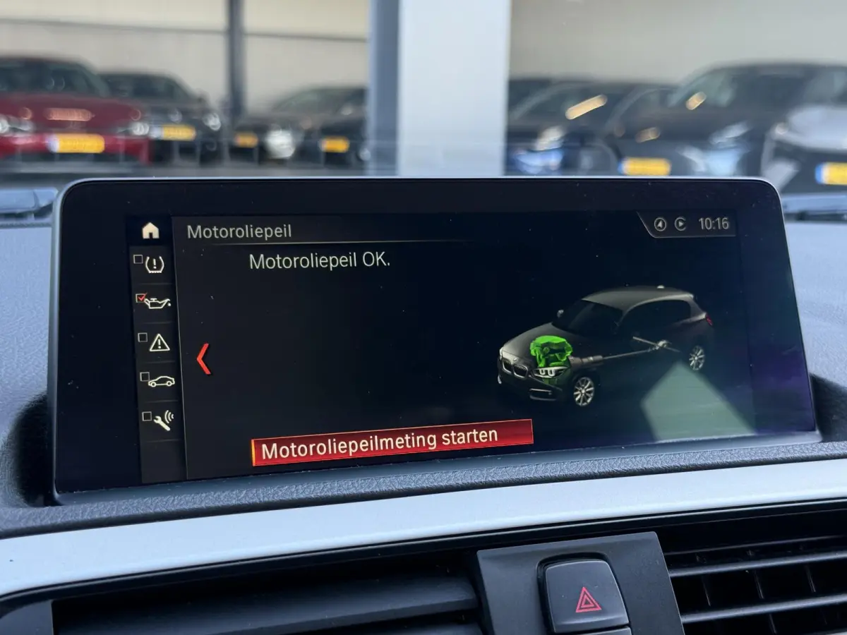 118i Executive Edition | Parkeer pakket | Cruise Control | Dealeronderhouden | 1e Eigenaar | NL Auto | Apple & Android | Camera | Automaat |