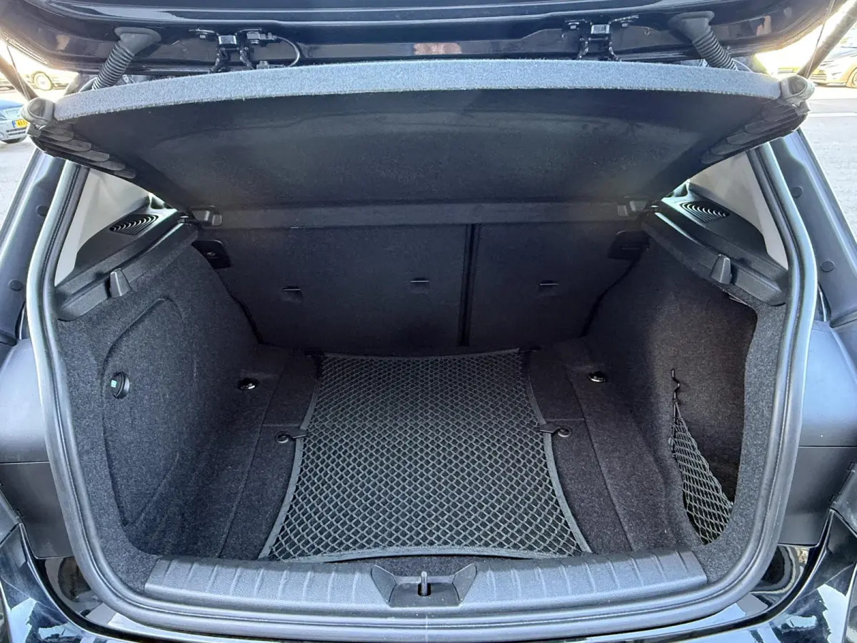 118i Executive Edition | Parkeer pakket | Cruise Control | Dealeronderhouden | 1e Eigenaar | NL Auto | Apple & Android | Camera | Automaat |