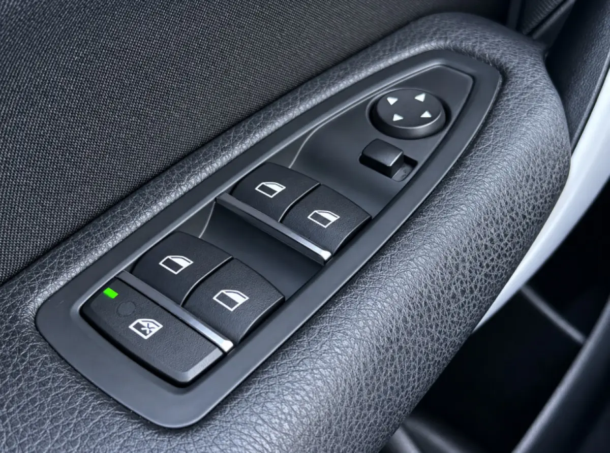 118i Executive Edition | Parkeer pakket | Cruise Control | Dealeronderhouden | 1e Eigenaar | NL Auto | Apple & Android | Camera | Automaat |