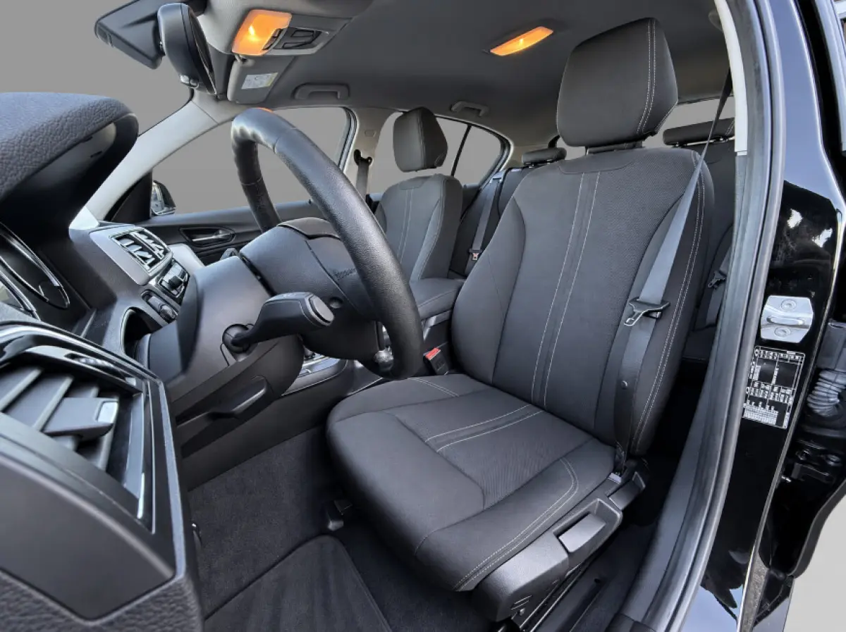 118i Executive Edition | Parkeer pakket | Cruise Control | Dealeronderhouden | 1e Eigenaar | NL Auto | Apple & Android | Camera | Automaat |