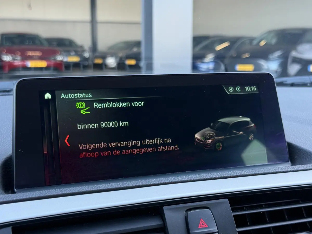 118i Executive Edition | Parkeer pakket | Cruise Control | Dealeronderhouden | 1e Eigenaar | NL Auto | Apple & Android | Camera | Automaat |