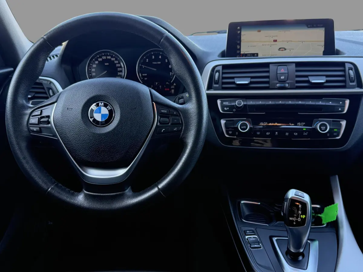 118i Executive Edition | Parkeer pakket | Cruise Control | Dealeronderhouden | 1e Eigenaar | NL Auto | Apple & Android | Camera | Automaat |