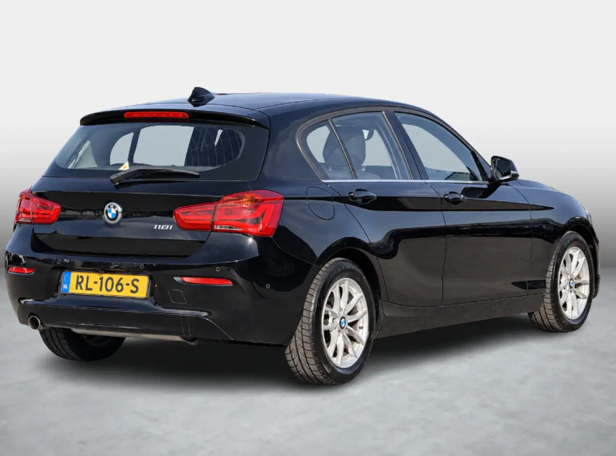 118i Executive Edition | Parkeer pakket | Cruise Control | Dealeronderhouden | 1e Eigenaar | NL Auto | Apple & Android | Camera | Automaat |