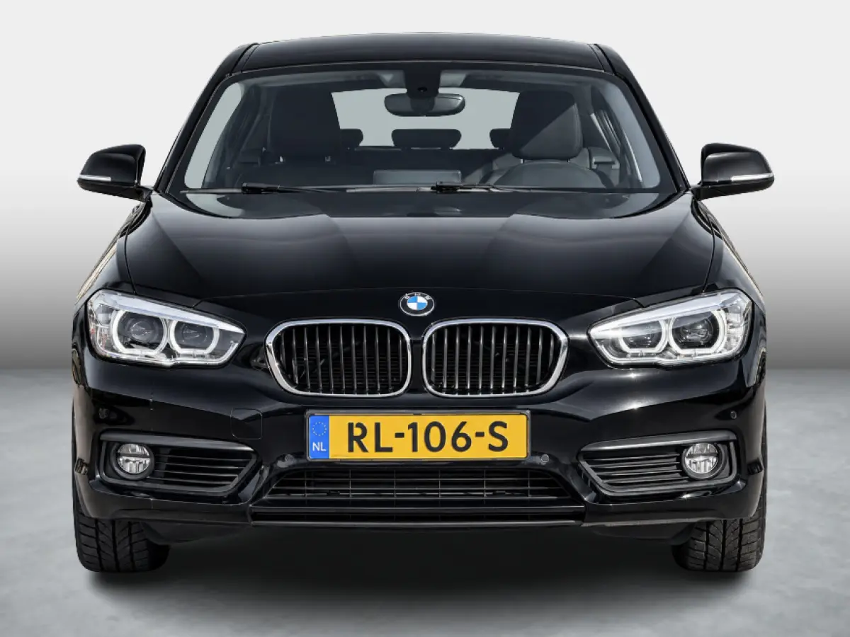 118i Executive Edition | Parkeer pakket | Cruise Control | Dealeronderhouden | 1e Eigenaar | NL Auto | Apple & Android | Camera | Automaat |