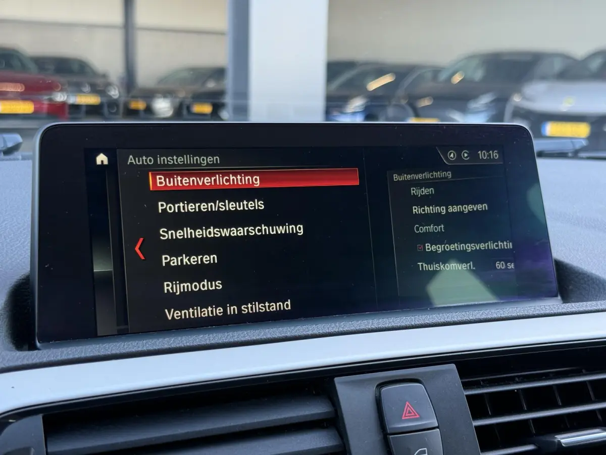118i Executive Edition | Parkeer pakket | Cruise Control | Dealeronderhouden | 1e Eigenaar | NL Auto | Apple & Android | Camera | Automaat |